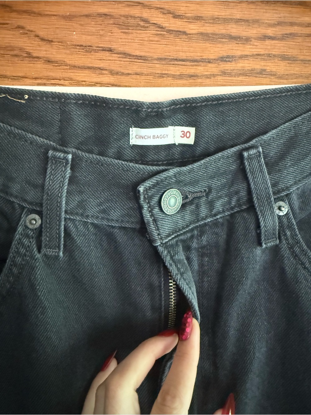 LEVI’S Cinch Baggy Wide Leg Jeans Black Snap Waist 100% Cotton Size 30 - Picture 4 of 10